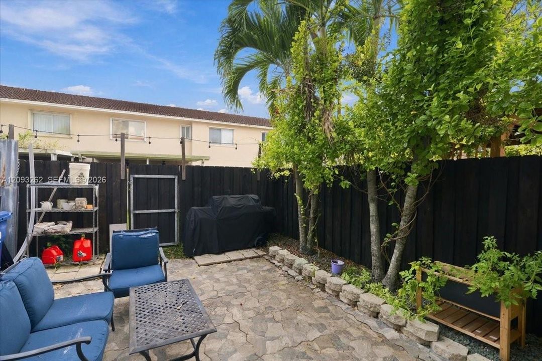 For Sale: $454,900 (3 beds, 2 baths, 1270 Square Feet)