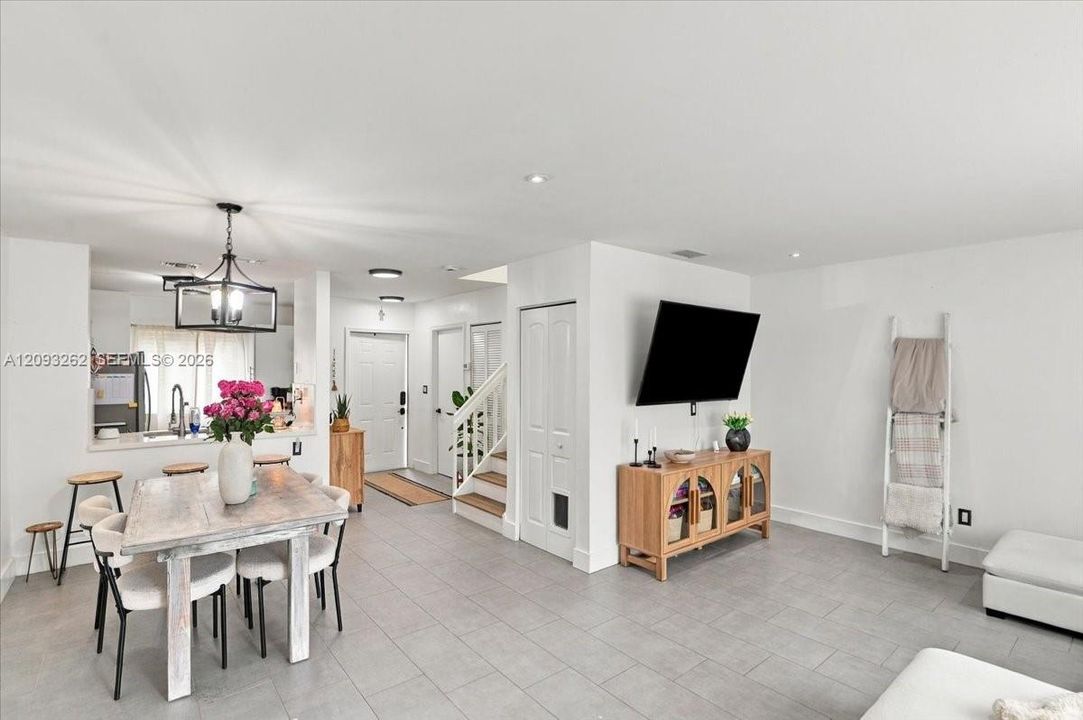 For Sale: $454,900 (3 beds, 2 baths, 1270 Square Feet)