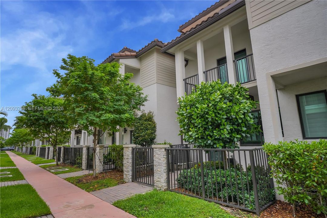 For Rent: $4,800 (3 beds, 2 baths, 1866 Square Feet)