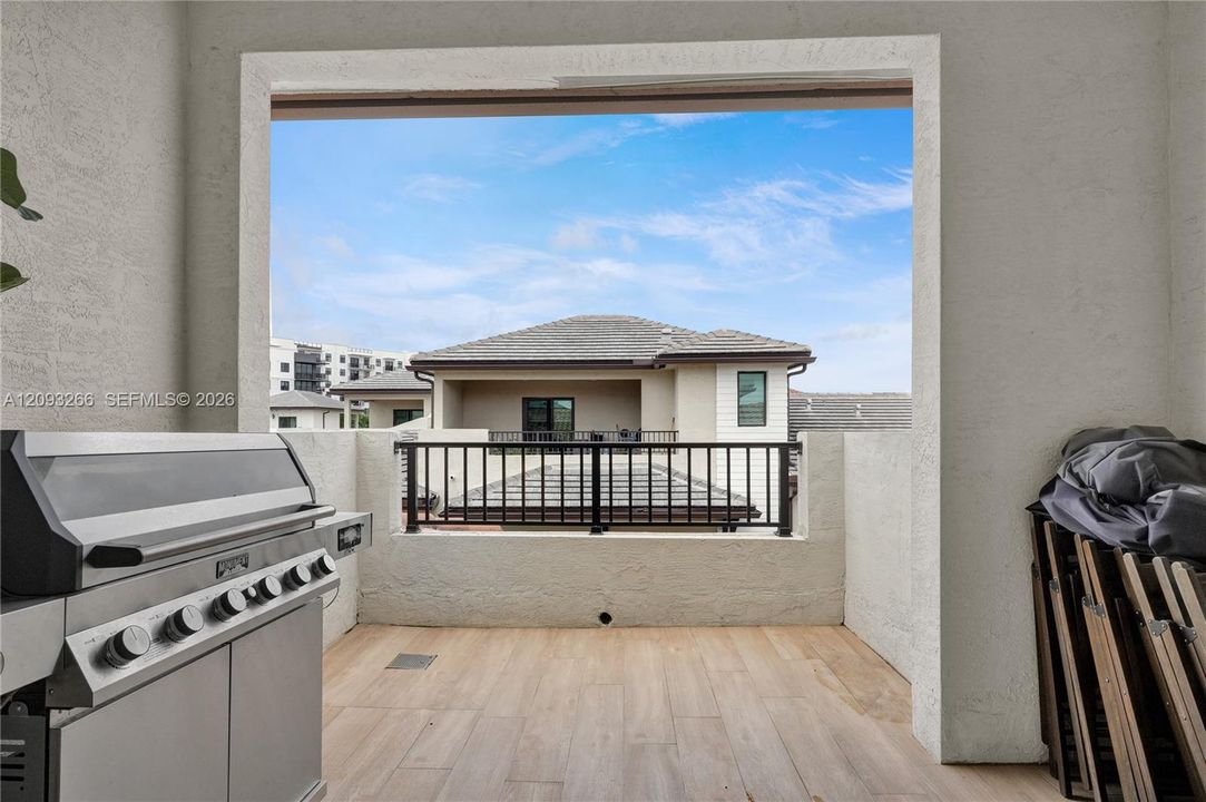 For Rent: $4,800 (3 beds, 2 baths, 1866 Square Feet)