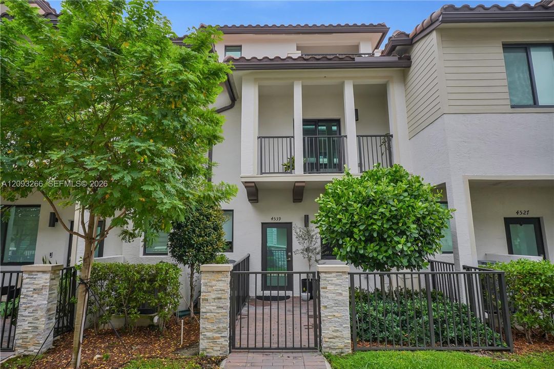 For Rent: $4,800 (3 beds, 2 baths, 1866 Square Feet)