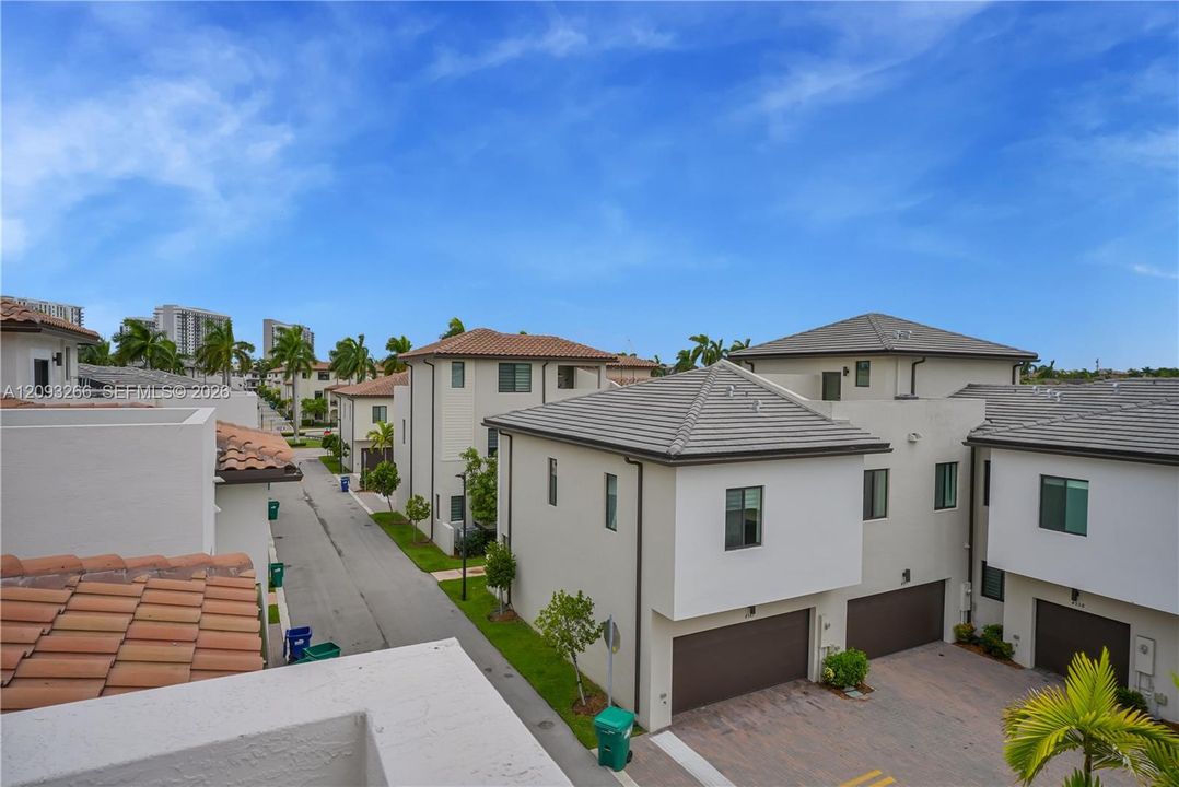 For Rent: $4,800 (3 beds, 2 baths, 1866 Square Feet)