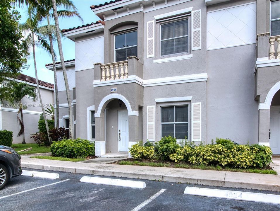 For Rent: $2,600 (2 beds, 2 baths, 1067 Square Feet)