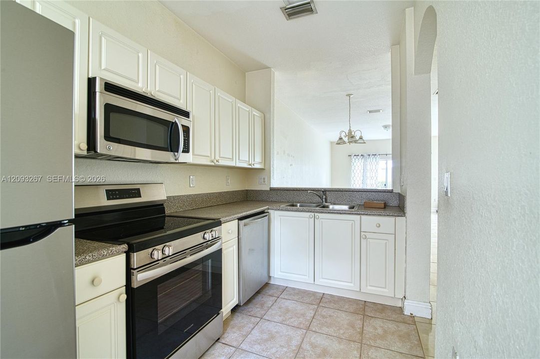 For Rent: $2,600 (2 beds, 2 baths, 1067 Square Feet)