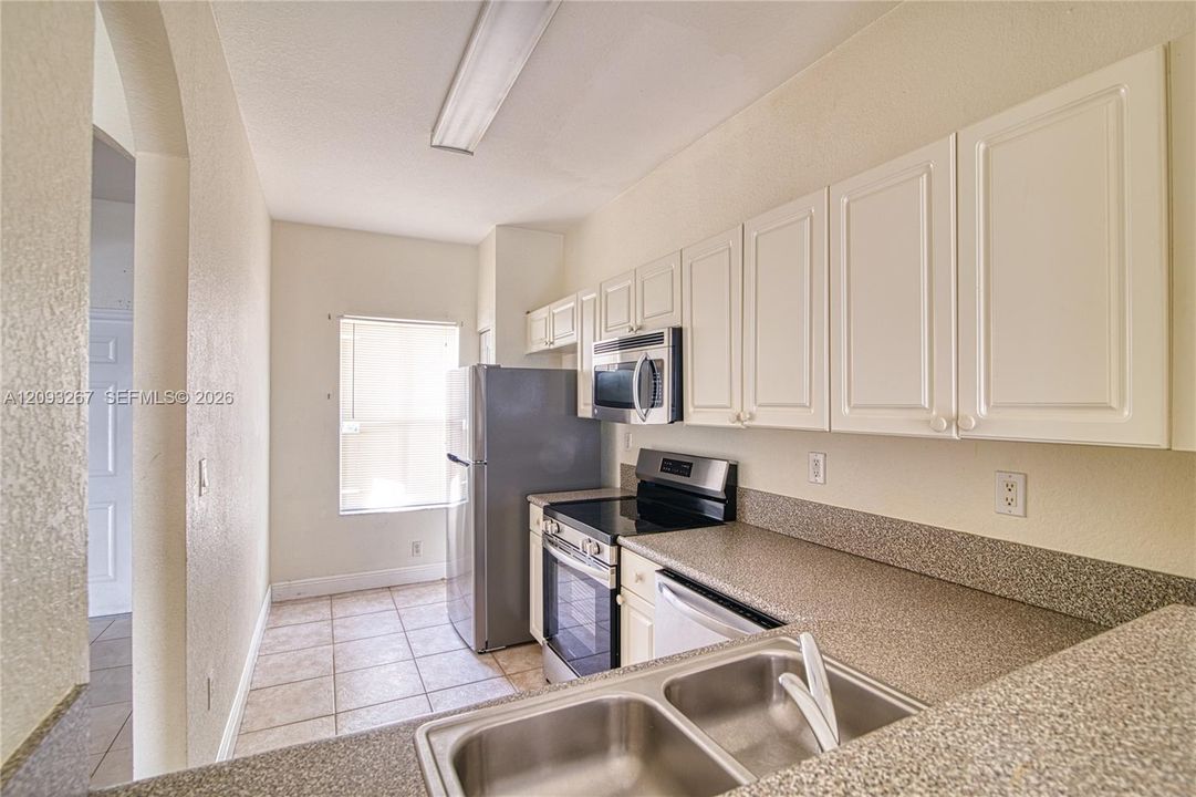 For Rent: $2,600 (2 beds, 2 baths, 1067 Square Feet)
