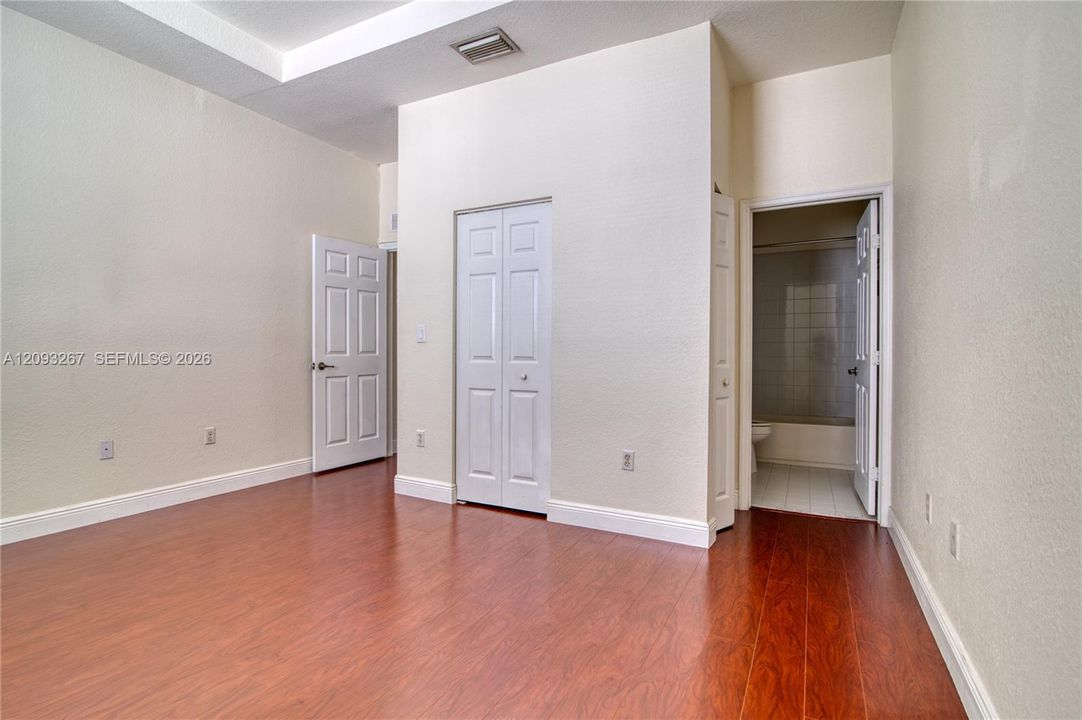 For Rent: $2,600 (2 beds, 2 baths, 1067 Square Feet)