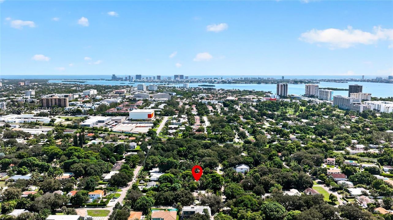 En Venta: $1,499,900 (3 camas, 2 baños, 1351 Pies cuadrados)