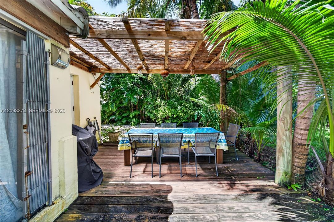 En Venta: $1,499,900 (3 camas, 2 baños, 1351 Pies cuadrados)