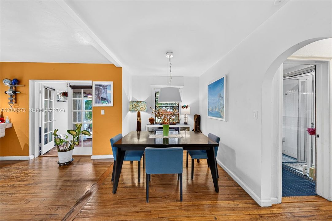 En Venta: $1,499,900 (3 camas, 2 baños, 1351 Pies cuadrados)