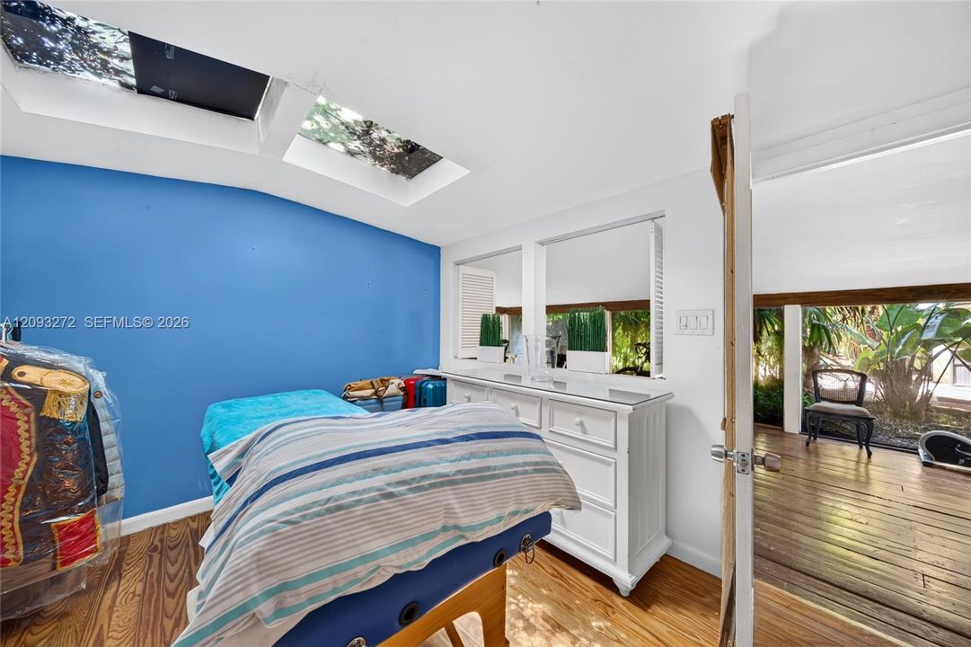 En Venta: $1,499,900 (3 camas, 2 baños, 1351 Pies cuadrados)