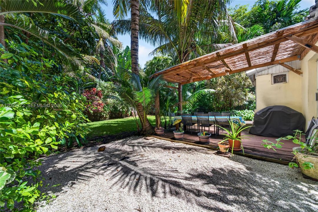 En Venta: $1,499,900 (3 camas, 2 baños, 1351 Pies cuadrados)