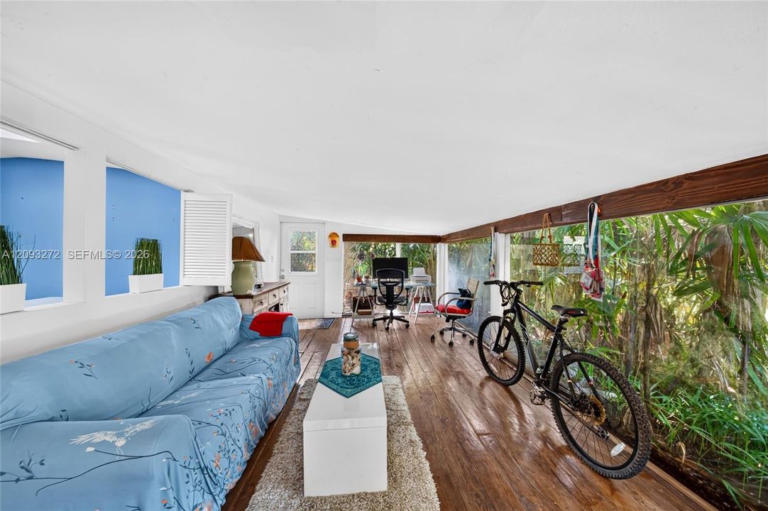 En Venta: $1,499,900 (3 camas, 2 baños, 1351 Pies cuadrados)