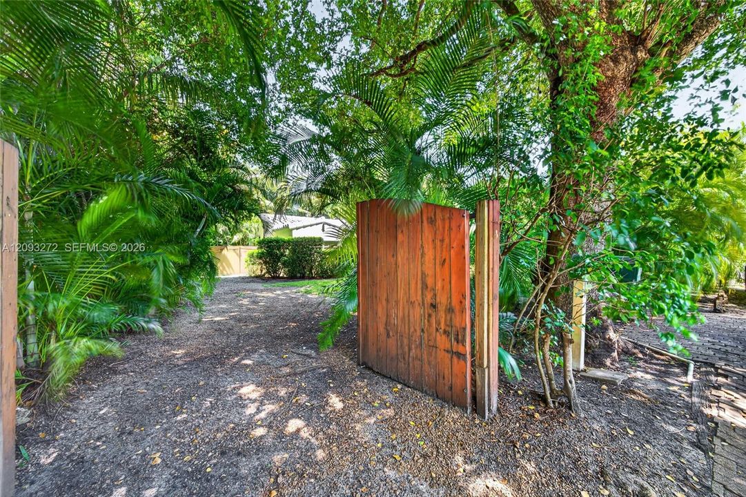 En Venta: $1,499,900 (3 camas, 2 baños, 1351 Pies cuadrados)