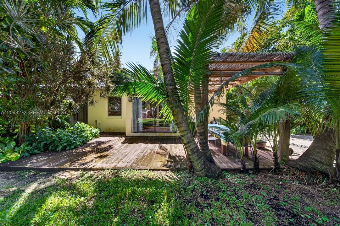 En Venta: $1,499,900 (3 camas, 2 baños, 1351 Pies cuadrados)