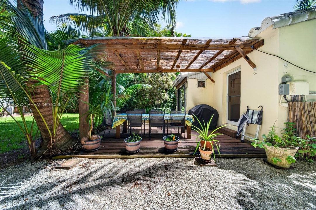 En Venta: $1,499,900 (3 camas, 2 baños, 1351 Pies cuadrados)
