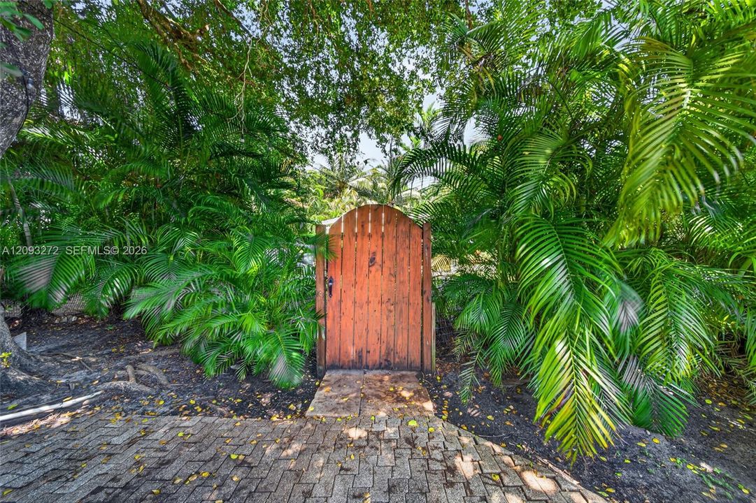 En Venta: $1,499,900 (3 camas, 2 baños, 1351 Pies cuadrados)