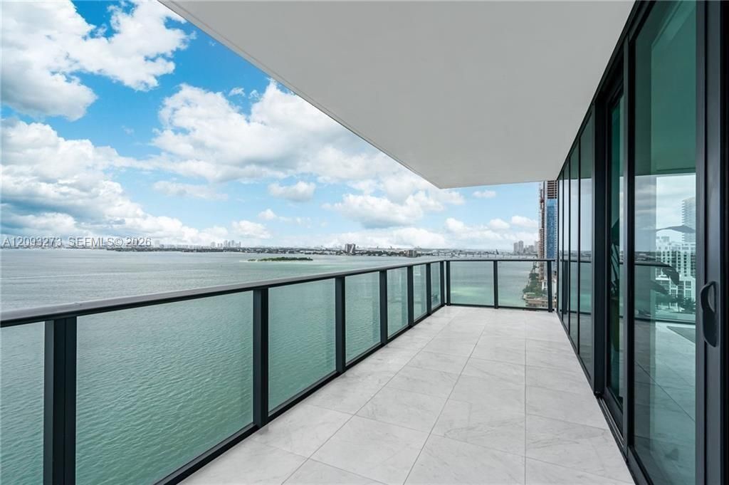 For Sale: $1,699,999 (3 beds, 3 baths, 1634 Square Feet)