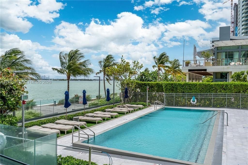 For Sale: $1,699,999 (3 beds, 3 baths, 1634 Square Feet)