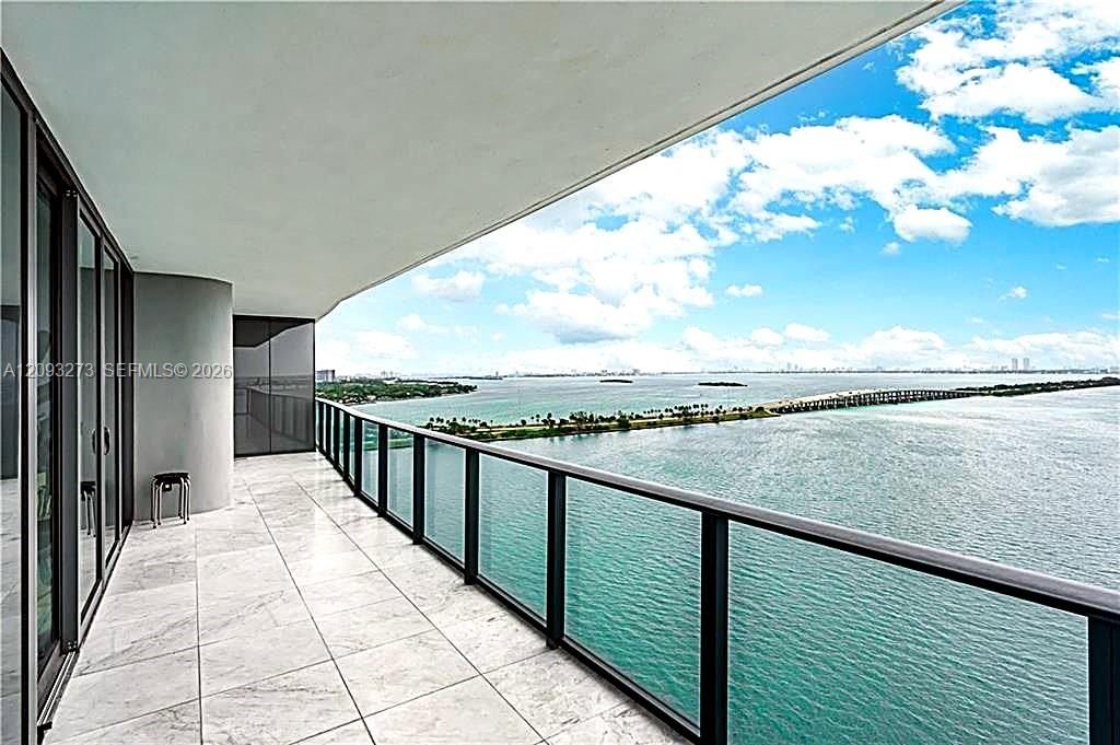 For Sale: $1,699,999 (3 beds, 3 baths, 1634 Square Feet)