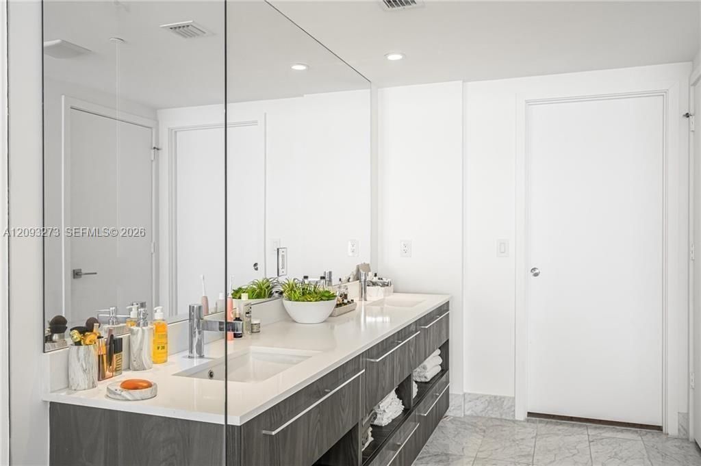 For Sale: $1,699,999 (3 beds, 3 baths, 1634 Square Feet)