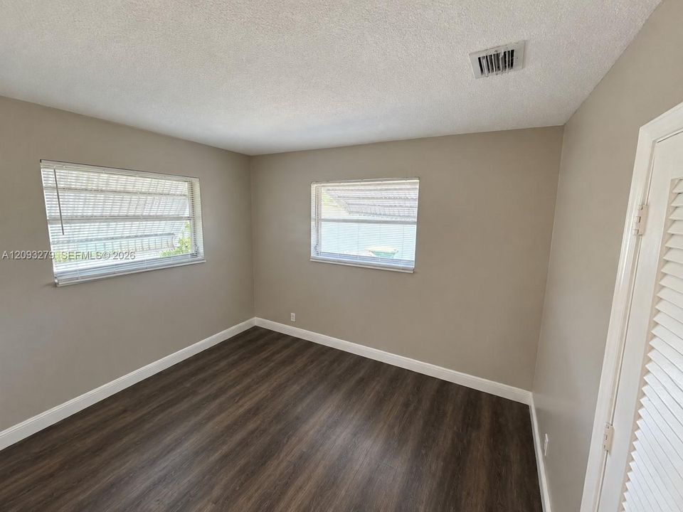 В аренду: $2,500 (2 спален, 1 ванн, 1008 Квадратных фут)