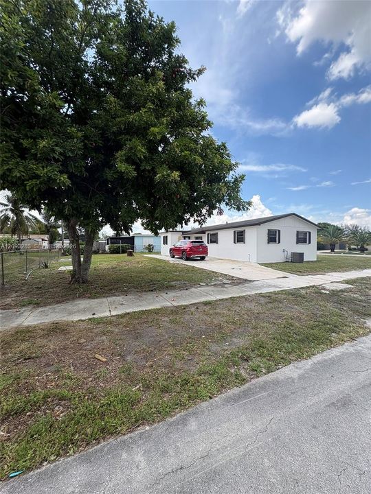 For Rent: $3,200 (4 beds, 2 baths, 1150 Square Feet)