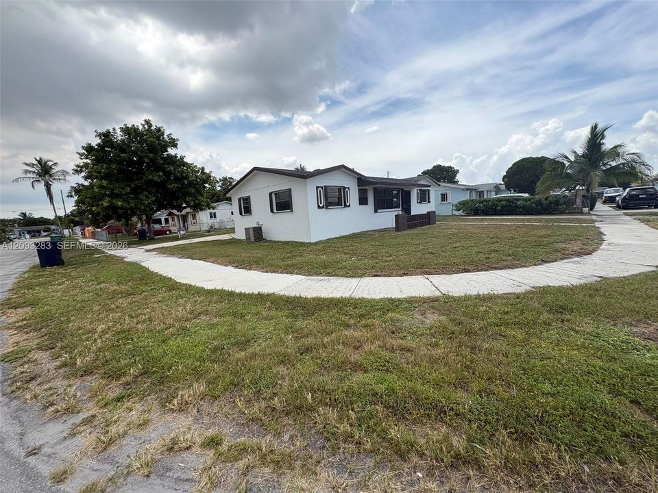 For Rent: $3,200 (4 beds, 2 baths, 1150 Square Feet)