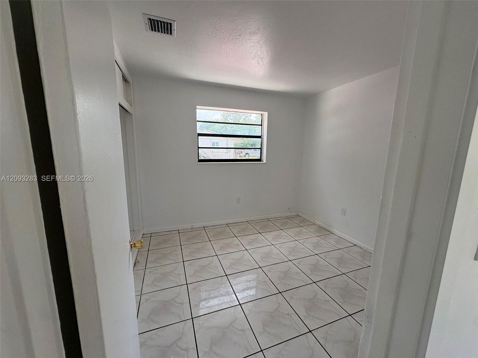 For Rent: $3,200 (4 beds, 2 baths, 1150 Square Feet)