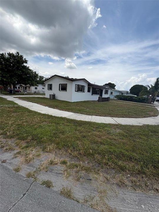For Rent: $3,200 (4 beds, 2 baths, 1150 Square Feet)