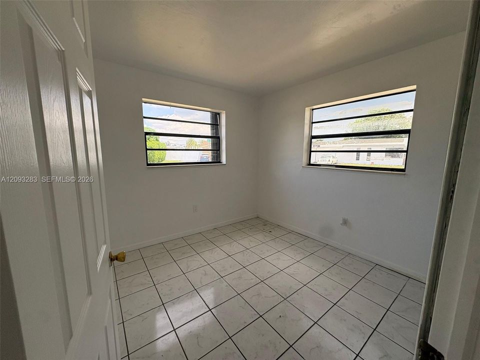 For Rent: $3,200 (4 beds, 2 baths, 1150 Square Feet)