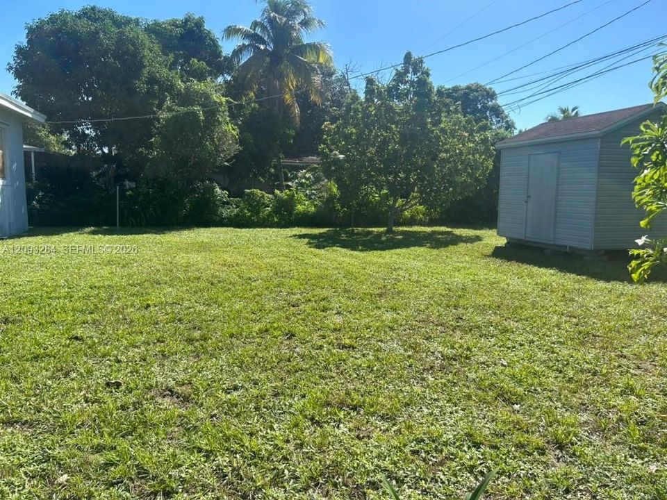 For Sale: $419,000 (2 beds, 1 baths, 744 Square Feet)