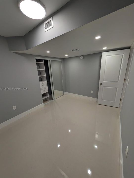 For Sale: $199,000 (2 beds, 1 baths, 1036 Square Feet)