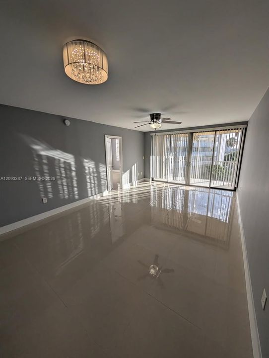 For Sale: $199,000 (2 beds, 1 baths, 1036 Square Feet)
