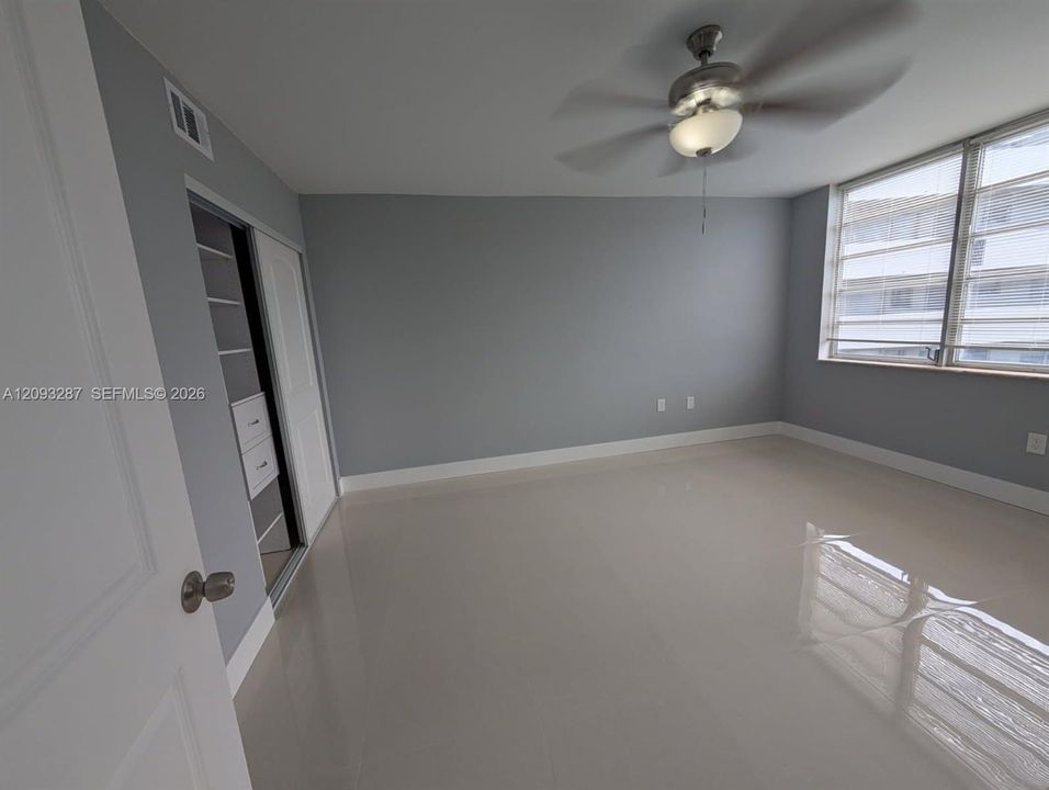 For Sale: $199,000 (2 beds, 1 baths, 1036 Square Feet)