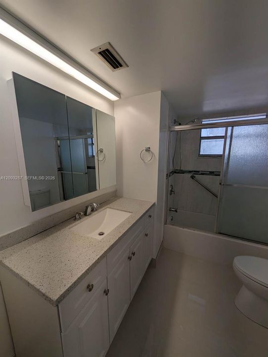 For Sale: $199,000 (2 beds, 1 baths, 1036 Square Feet)