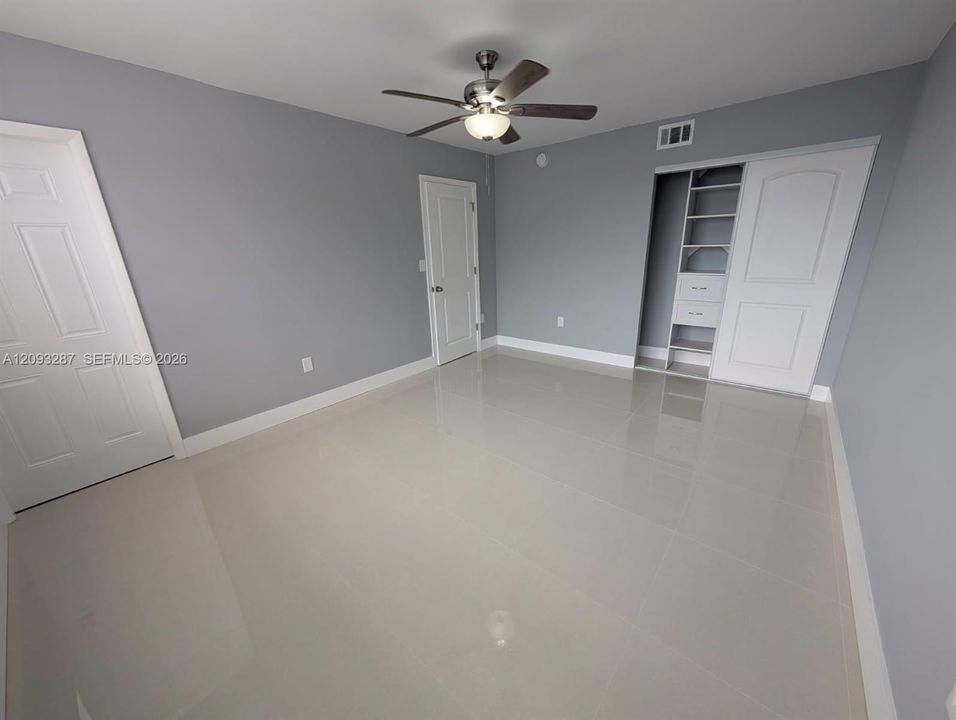 For Sale: $199,000 (2 beds, 1 baths, 1036 Square Feet)
