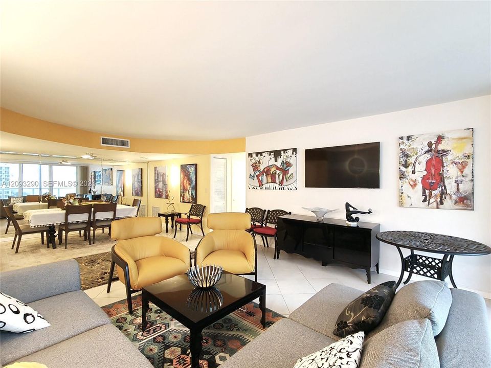 For Rent: $4,200 (2 beds, 2 baths, 1360 Square Feet)