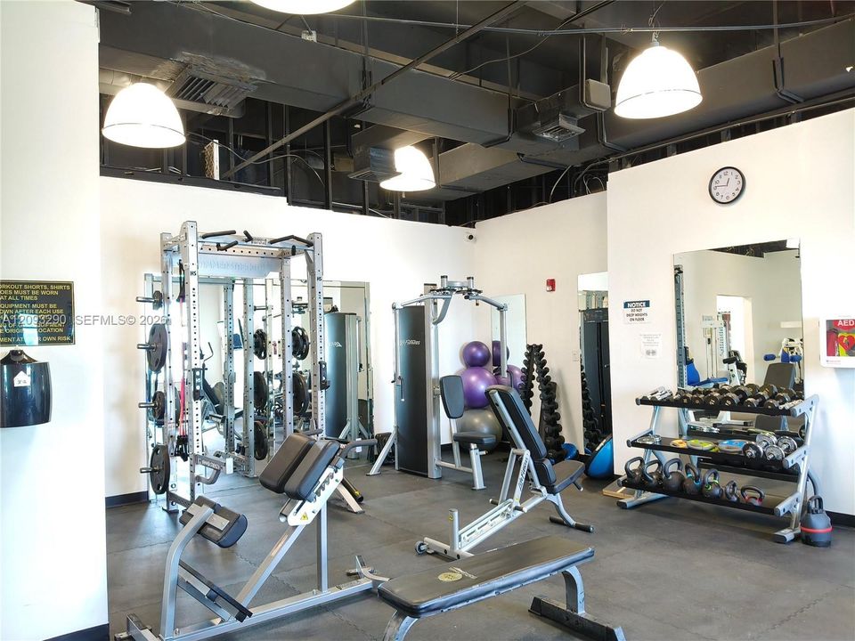 For Rent: $4,200 (2 beds, 2 baths, 1360 Square Feet)