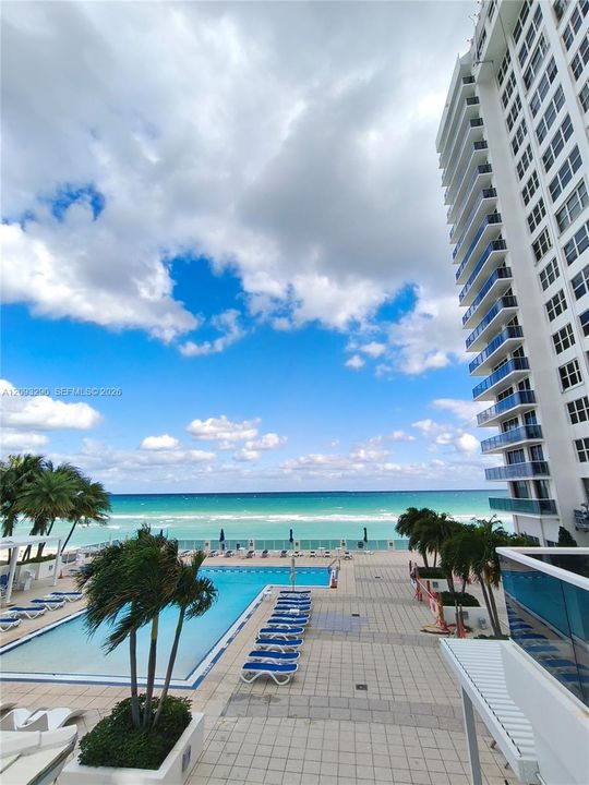 For Rent: $4,200 (2 beds, 2 baths, 1360 Square Feet)