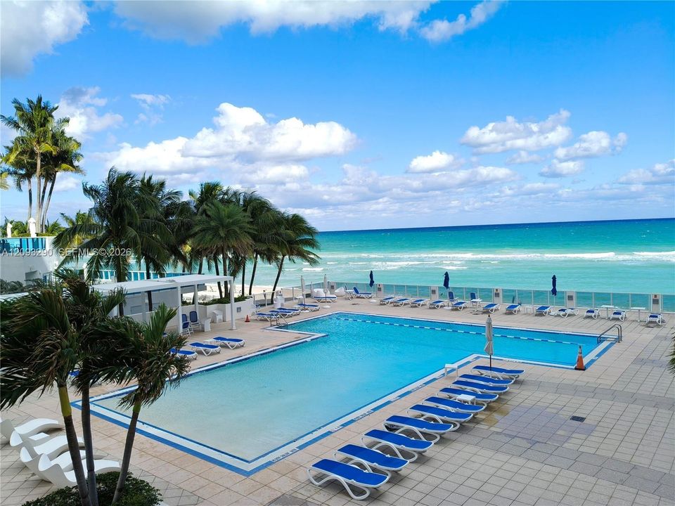 For Rent: $4,200 (2 beds, 2 baths, 1360 Square Feet)