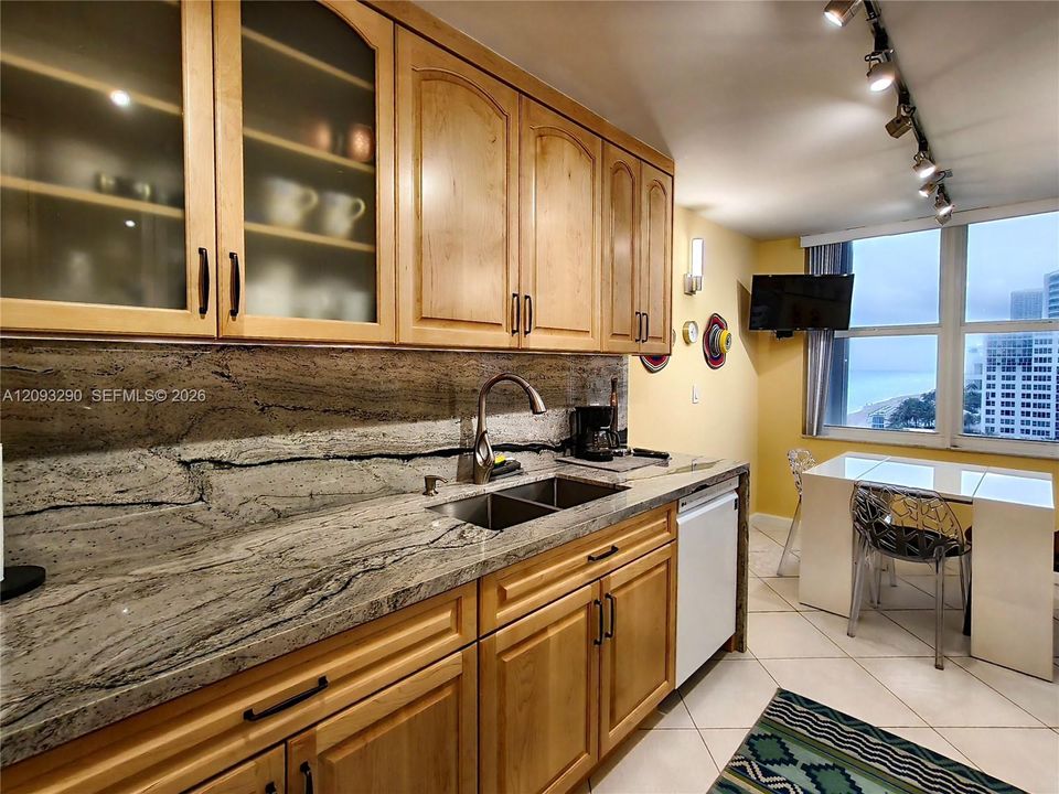 For Rent: $4,200 (2 beds, 2 baths, 1360 Square Feet)
