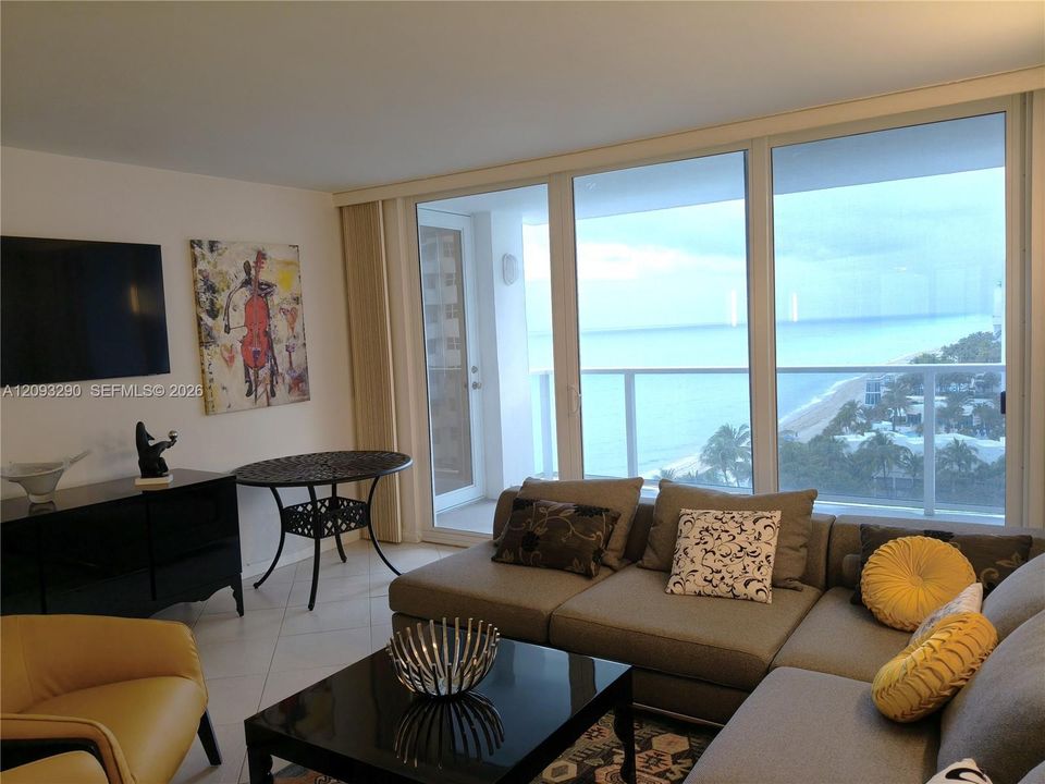 For Rent: $4,200 (2 beds, 2 baths, 1360 Square Feet)