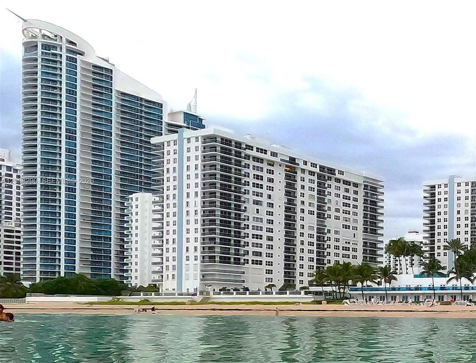 For Rent: $4,200 (2 beds, 2 baths, 1360 Square Feet)