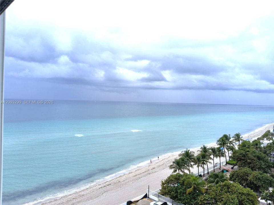 For Rent: $4,200 (2 beds, 2 baths, 1360 Square Feet)