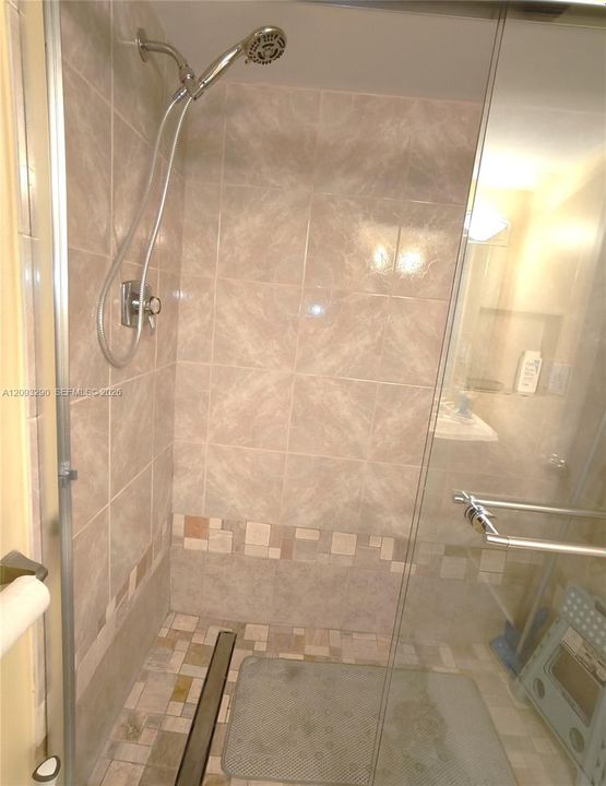 For Rent: $4,200 (2 beds, 2 baths, 1360 Square Feet)