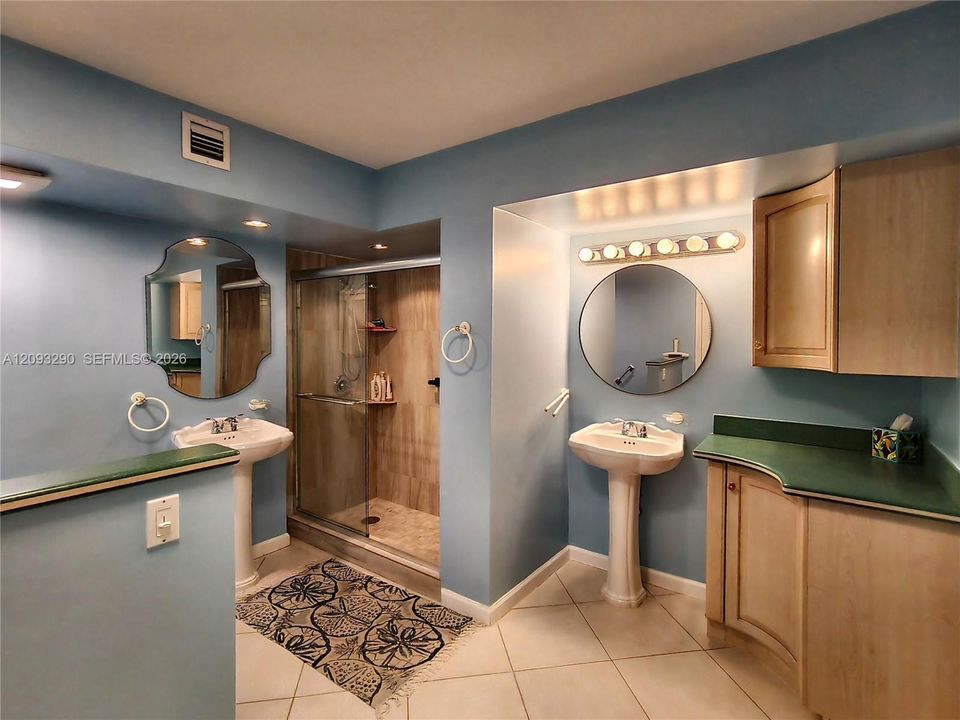For Rent: $4,200 (2 beds, 2 baths, 1360 Square Feet)