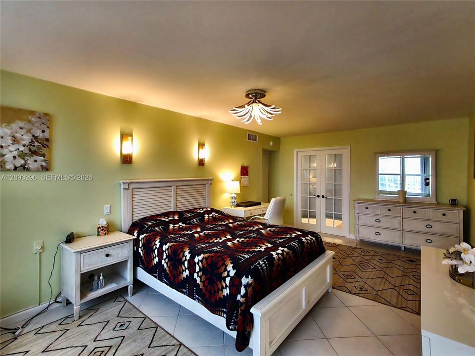 For Rent: $4,200 (2 beds, 2 baths, 1360 Square Feet)