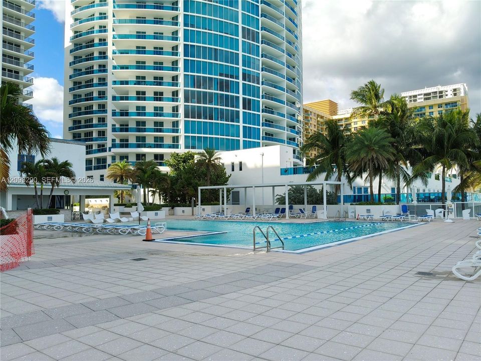 For Rent: $4,200 (2 beds, 2 baths, 1360 Square Feet)