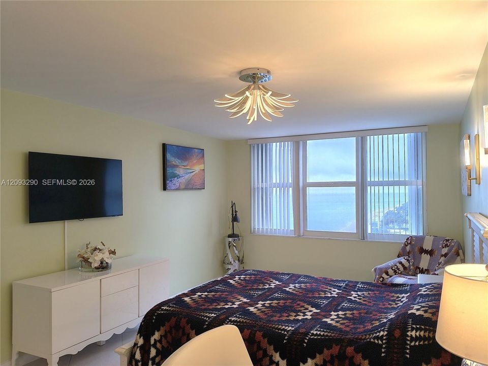 For Rent: $4,200 (2 beds, 2 baths, 1360 Square Feet)