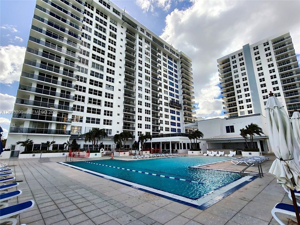 For Rent: $4,200 (2 beds, 2 baths, 1360 Square Feet)